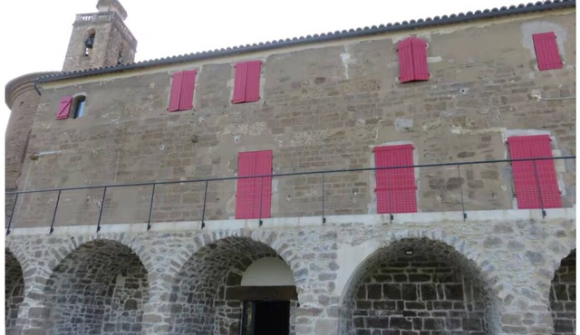 Superb atypical mas with swimming pool