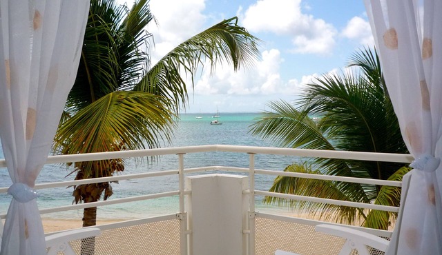 Superb Beachfront Studio with Ocean View in Marigot