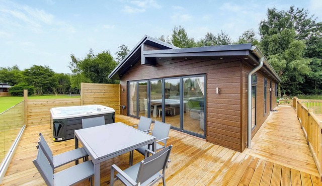 Superb bespoke lodge with two bedrooms sleeping up to four people.
