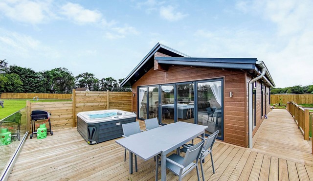 Superb bespoke lodge with two bedrooms sleeping up to four people.