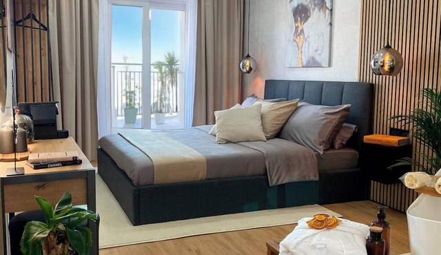 Superb BnB with private Jacuzzi & Bathtub + Breakfast Included