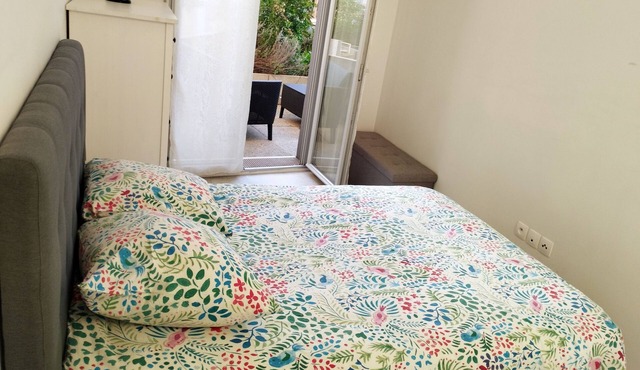 Superb bright apartment with garden of 18 M2