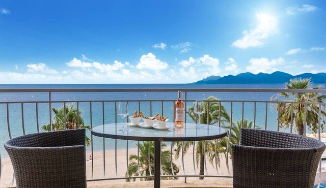 Superb bright apt sea view Cannes