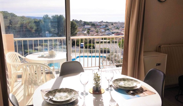 Superb, bright T2 with unobstructed view and swimming pool
