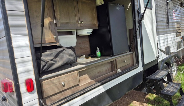 Superb campground in Glencoe with travel trailer that sleeps7 to 8 people.