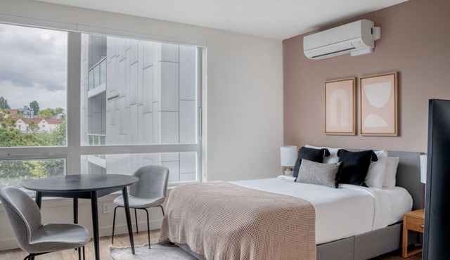 Superb Capitol Hill Studio w/Lounge, BBQ & W/D, nr Park, by Blueground