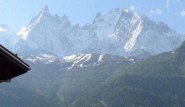 Superb Central Chamonix Apartment, Great Views, next to the beginners slopes