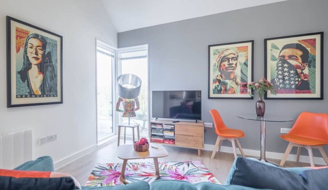 Superb Central Apt - With Parking!