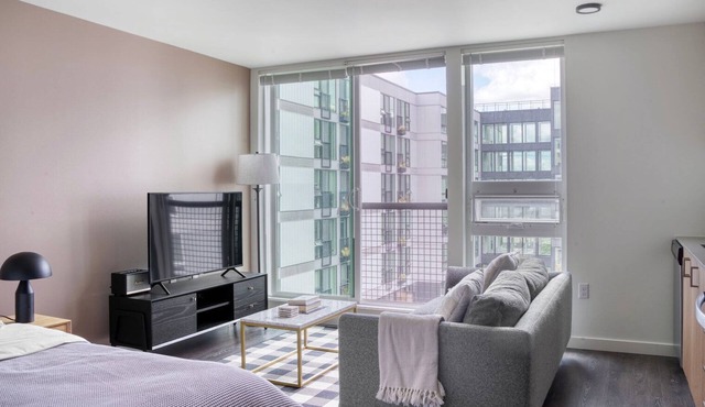 Superb Central District 1BR w/24/7 Gym, near Dining, by Blueground