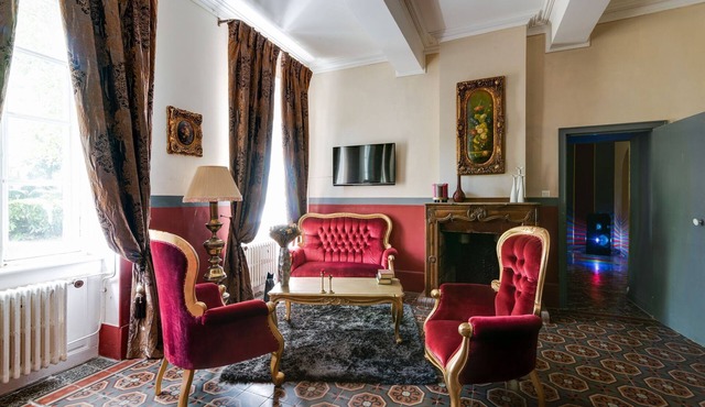 Superb château near the Canal du Midi