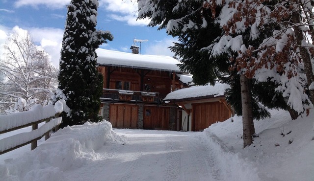 SUPERB CHALET. Facing Mont Blanc, near MEGEVE in Combloux