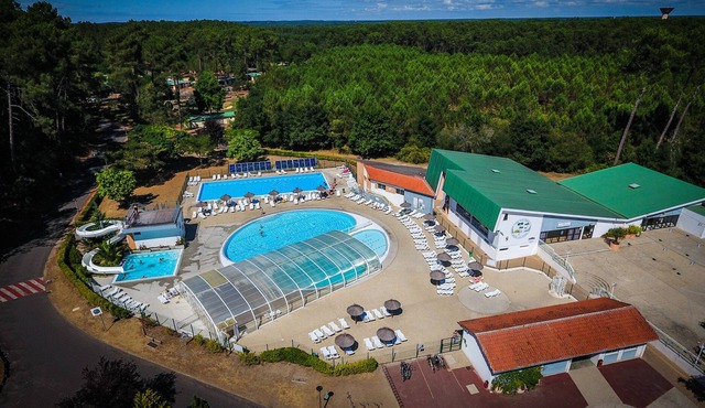 Superb chalet under the Landes pines, near the beaches, in Léon