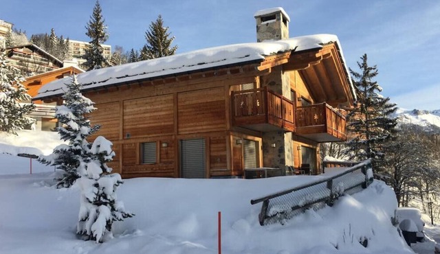 Superb chalet with exceptional comfort - 10 people facing to the mountains