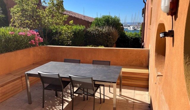 Superb, charming, refurbished waterfront apartment overlooking the port