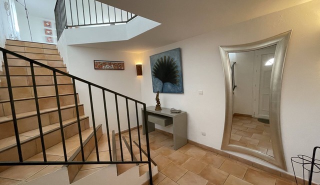 Superb city center apartment in quiet private garden