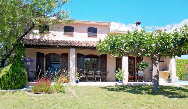 Superb comfortable and spacious villa with beautiful pool, Gard Provencal