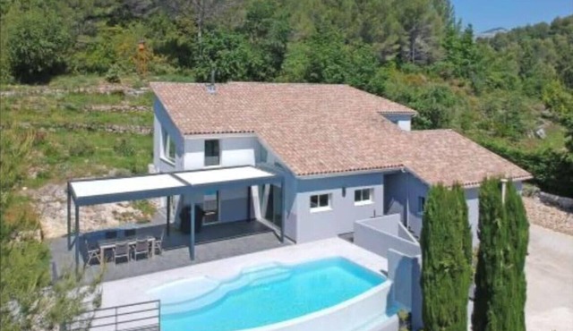 Superb contemporary villa with pool and garden