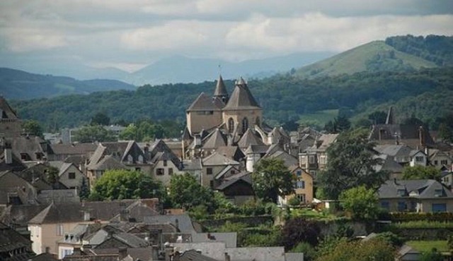 Superb contemporary gîte at the foot of the mountains, wifi, barbecue