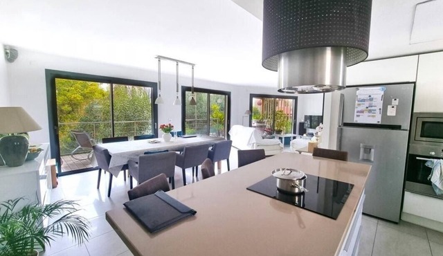 SUPERB CONTEMPORARY VILLA 180M2 - BEACHES and PALACE 10 min away