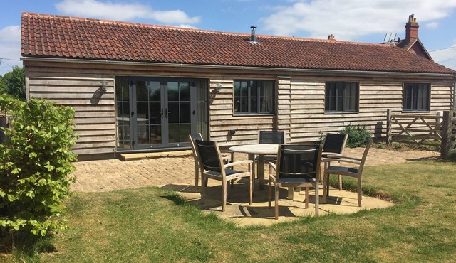 Superb converted Old Dairy, spacious, well equipped in quiet rural location