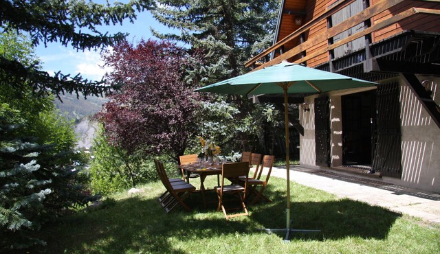 Superb, cosy, south-facing chalet, sleeps 2 to 7, overlooking the ski area