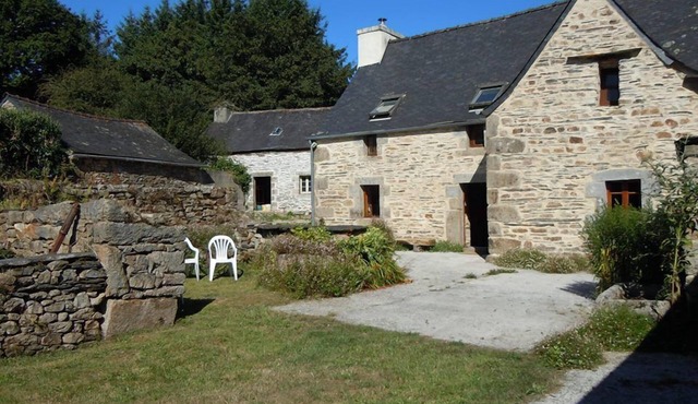 superb Cottage in the heart of the Arrée Mountains, in a typical village