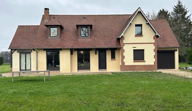 Superb country house with heated swimming pool set in 5000 m2 of parkland