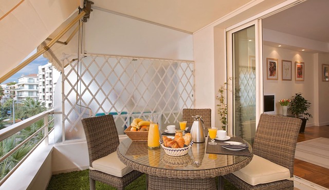 Superb designer apartment near the beaches, La Pinède in Juan Les Pins