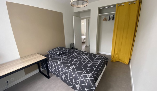 Superb downtown apartment with parking