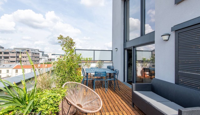 Superb duplex rooftop . Ideal for families and for discovering the capital.