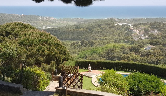 Superb 60 ares villa, sublime sea view, tennis & private pool, designer interior