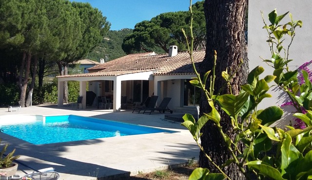 Superb family villa close to the center of the village of LE PLAN DE LA TOUR.