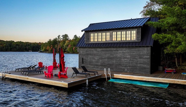 Superb Family Cottage on Lake Joe! Stunning Forever Sunsets! Tennis Court! Gym!