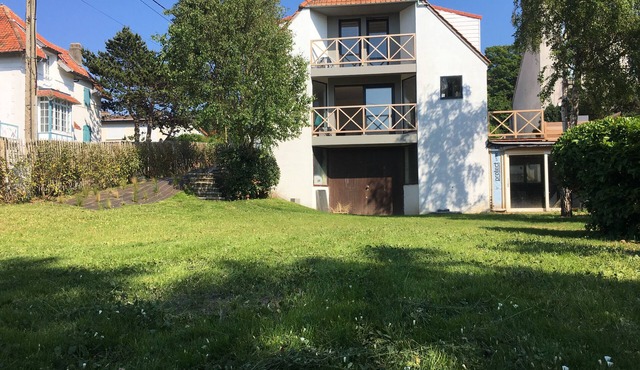 SUPERB FAMILY HOME IN THE CENTER OF WISSANT VILLAGE LARGE GARDEN SLEEPS 17