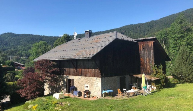 Superb fully-equipped chalet with view, large lot and BBQ