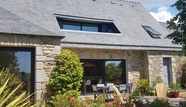 Superb fully renovated property between the Gulf of Morbihan and the ocean