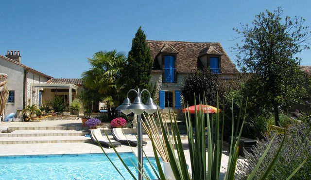Superb gîte with private heated pool, air-conditioned rooms