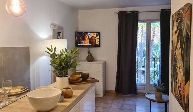 Superb golf-front studio with swimming pool