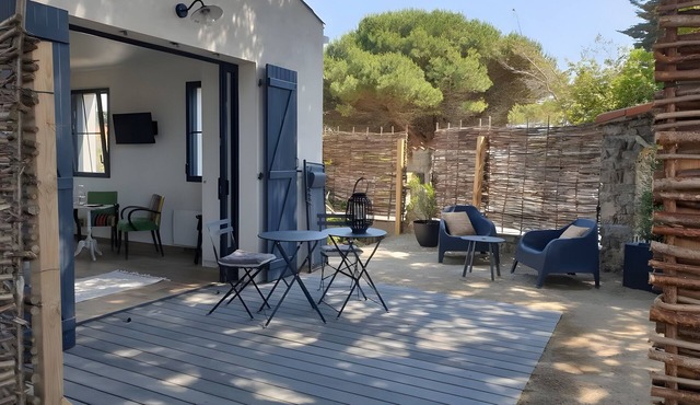 Superb Guest Room “La Luzeronde” with Private Terrace in Noirmoutier