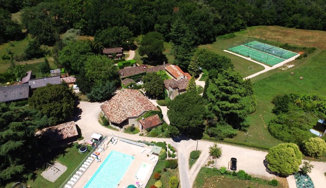 Superb Holiday Resort * in Dordogne-Lot : swimming pool, tennis, bar, etc.