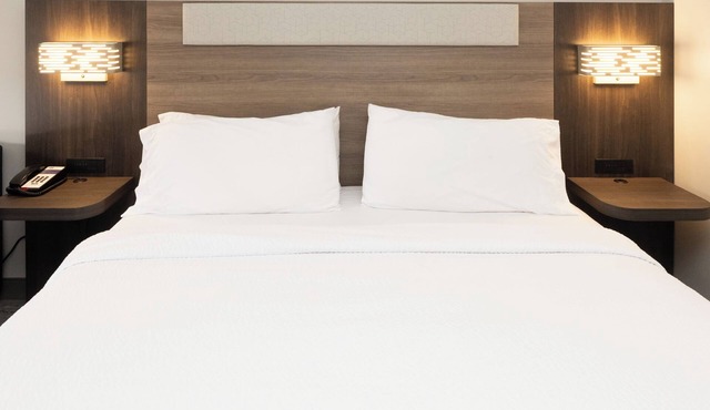 Superb hotel with NEWLY renovated rooms in Westampton Township