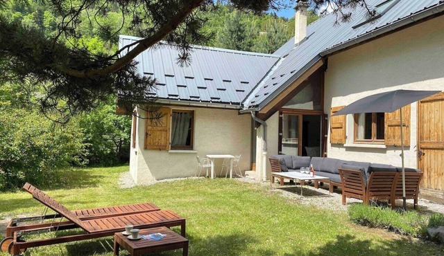 SUPERB HOUSE, GREAT LOCATION - SLEEPS 10