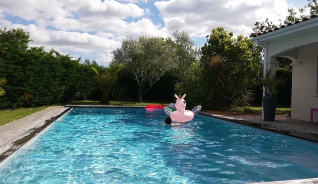 Superb house sleeps 10, private pool, near Toulouse