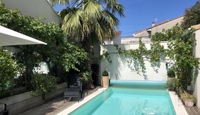 Superb house with swimming pool, near Bordeaux center