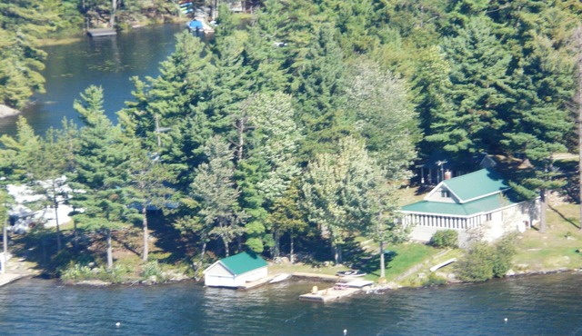 Superb Lake House For Your Family Vacation - Trout Lake Waterfront