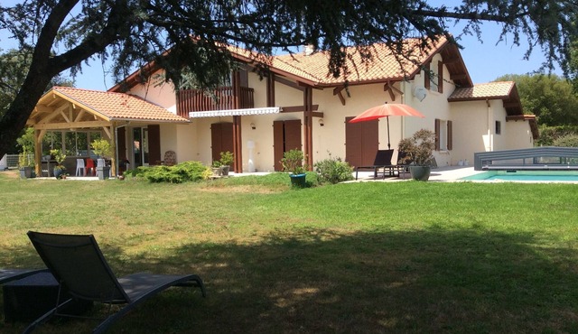 Superb landaise villa in 2000 m² of parkland10 minutes from the sea