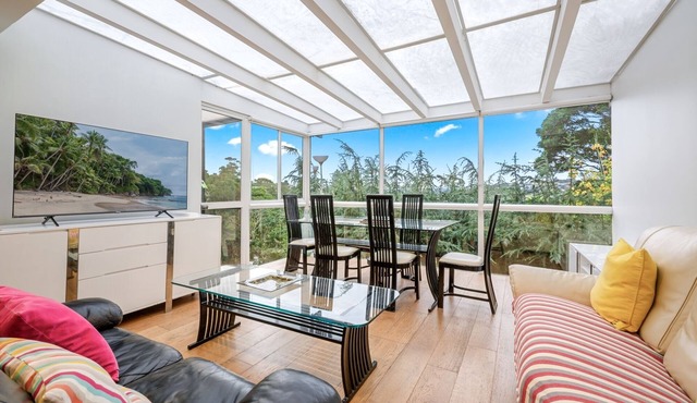 Superb Location Between City & Bondi Beach in Bondi Junction
