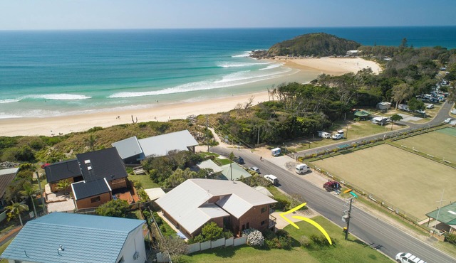 Superb location for Surfers, point view and 30 steps to the Beach!