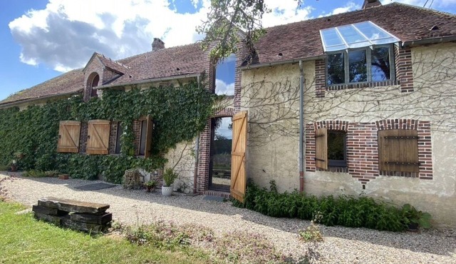 Superb longère 2 hours from Paris