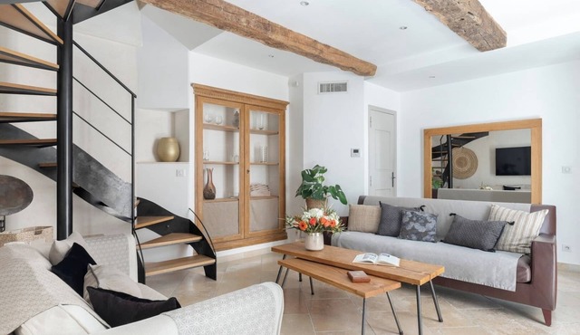 Superb luxury apartment in the heart of Valbonne
